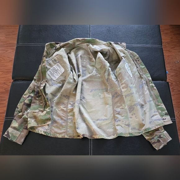 U.S. Army OCP ACU Coat (Medium Reg) - Picture 8 of 9